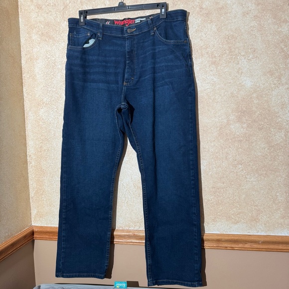 Wrangler Men's Performance Series Deep Blue Relaxed Jeans Size: 38x30 - Picture 1 of 8